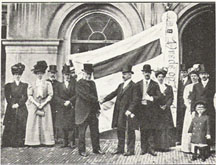 Dutch Peace Conference flag being presented